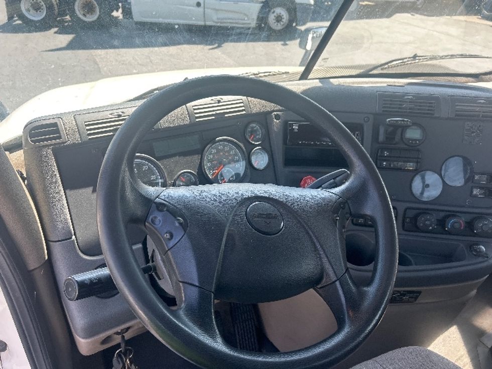 Day Cab Tractor-Heavy Duty Tractors-Freightliner-2019-Cascadia 12542ST-Winston Salem-NC-436,851\n\t\tmiles-$ 30,000 - Image 11