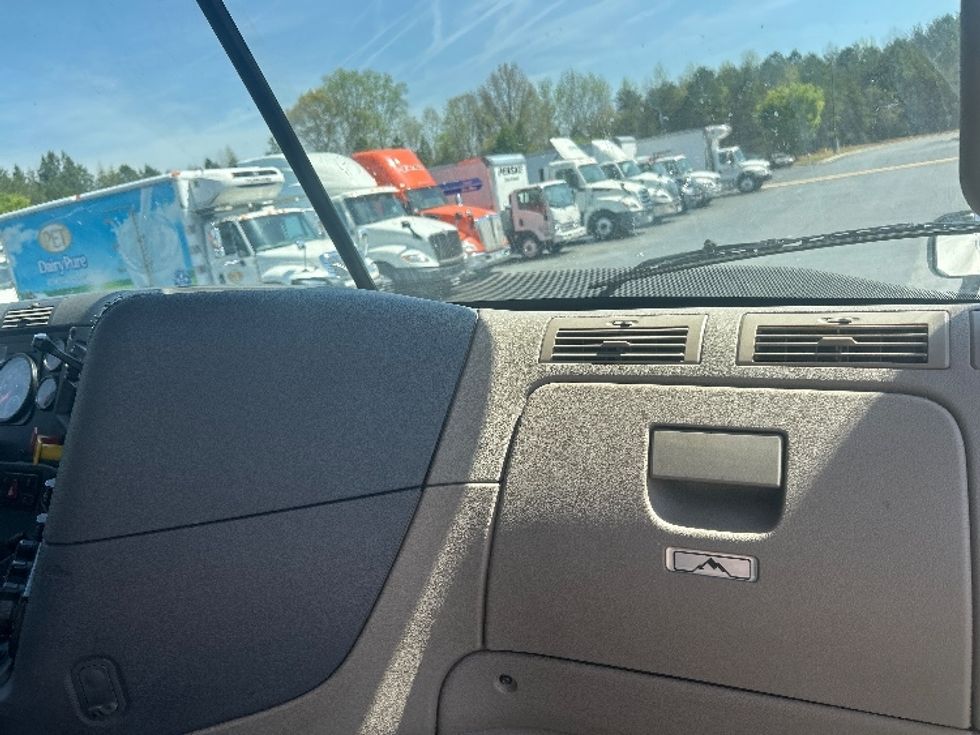 Day Cab Tractor-Heavy Duty Tractors-Freightliner-2019-Cascadia 12542ST-Winston Salem-NC-436,851\n\t\tmiles-$ 30,000 - Image 13