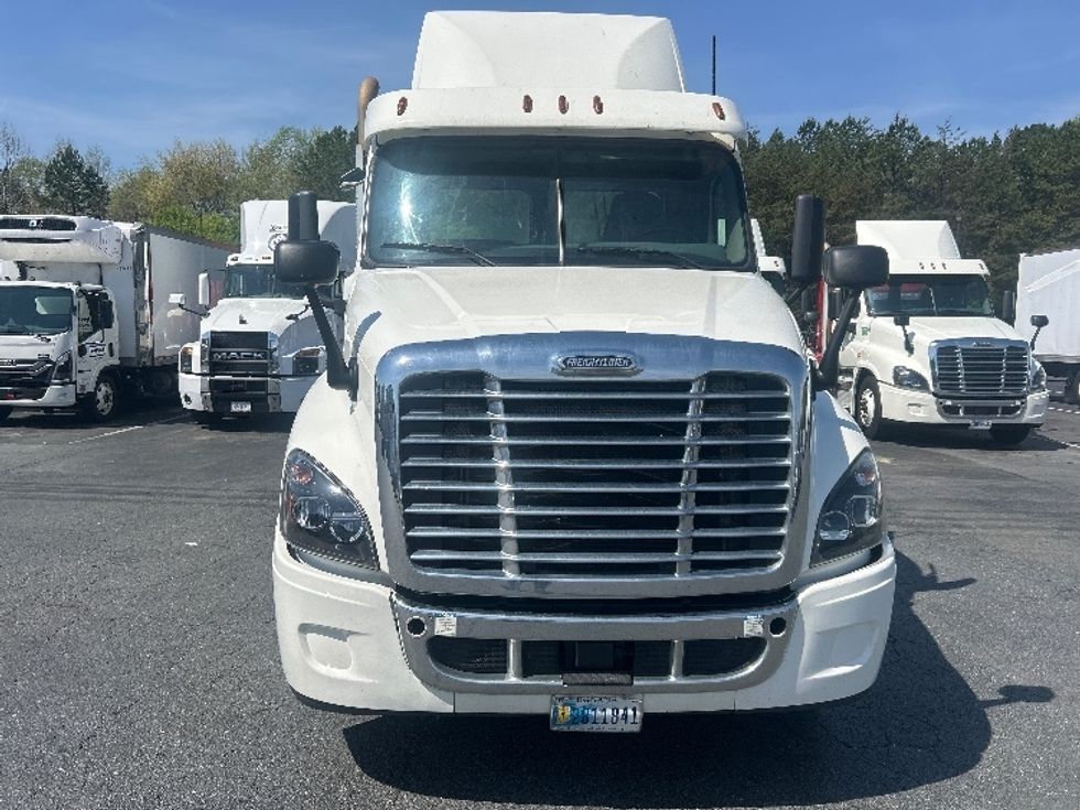Day Cab Tractor-Heavy Duty Tractors-Freightliner-2019-Cascadia 12542ST-Winston Salem-NC-436,851\n\t\tmiles-$ 30,000 - Image 2