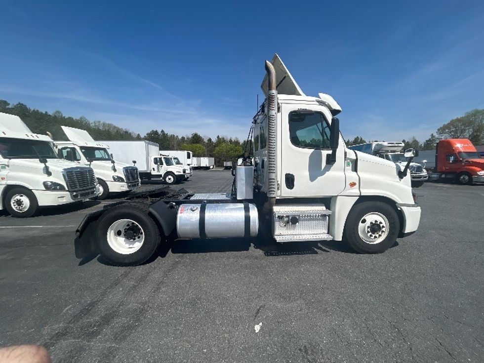 Day Cab Tractor-Heavy Duty Tractors-Freightliner-2019-Cascadia 12542ST-Winston Salem-NC-436,851\n\t\tmiles-$ 30,000 - Image 8