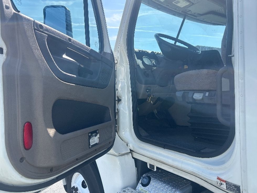 Day Cab Tractor-Heavy Duty Tractors-Freightliner-2019-Cascadia 12542ST-Winston Salem-NC-436,851\n\t\tmiles-$ 30,000 - Image 9