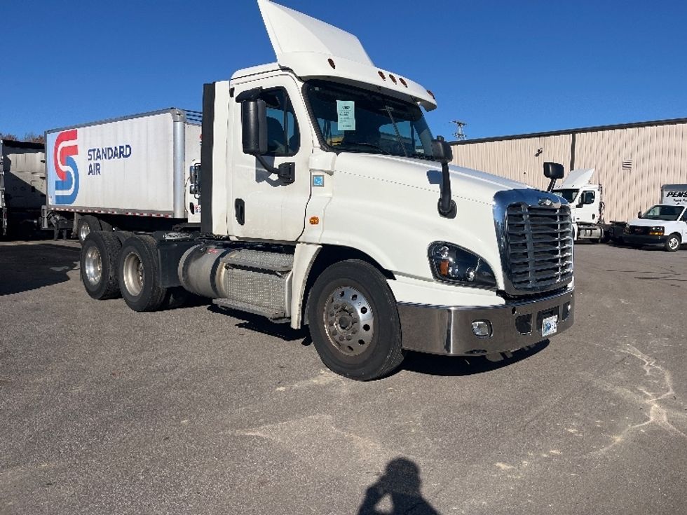 Day Cab Tractor-Heavy Duty Tractors-Freightliner-2019-Cascadia 12564ST-Akron-OH-563,123\n\t\tmiles-$ 27,250 - Image 1