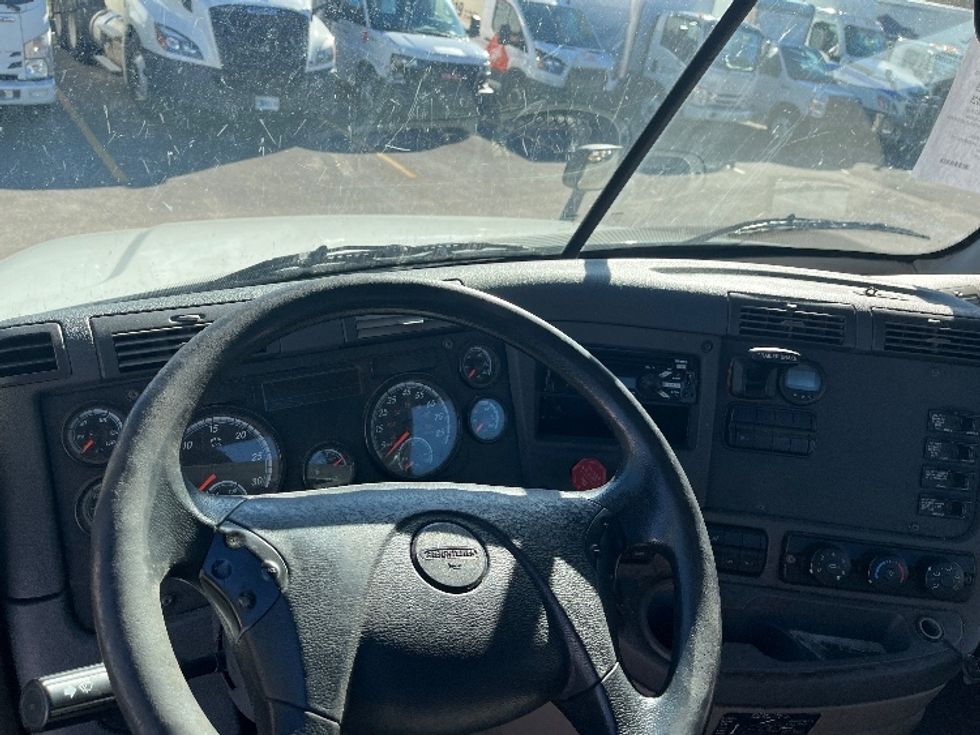 Day Cab Tractor-Heavy Duty Tractors-Freightliner-2019-Cascadia 12564ST-Akron-OH-563,123\n\t\tmiles-$ 27,250 - Image 10