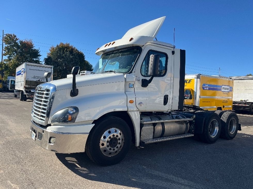 Day Cab Tractor-Heavy Duty Tractors-Freightliner-2019-Cascadia 12564ST-Akron-OH-563,123\n\t\tmiles-$ 27,250 - Image 3