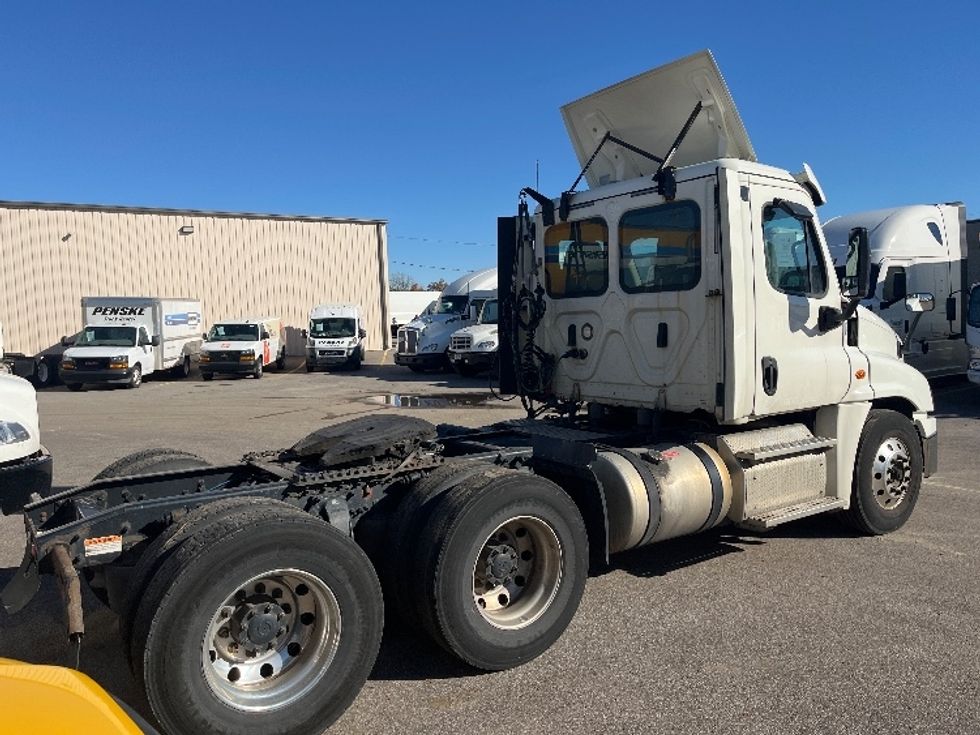 Day Cab Tractor-Heavy Duty Tractors-Freightliner-2019-Cascadia 12564ST-Akron-OH-563,123\n\t\tmiles-$ 27,250 - Image 7