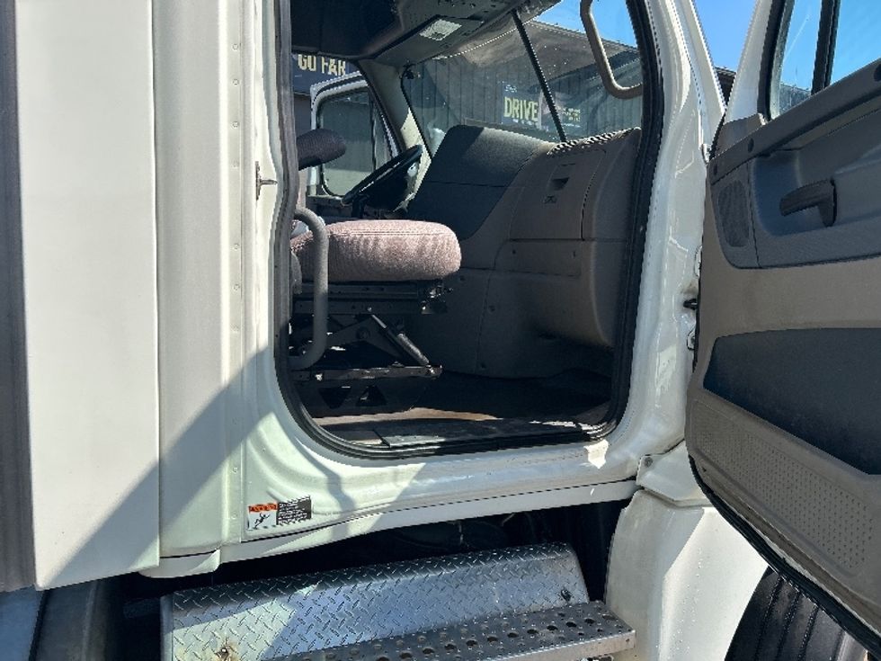 Day Cab Tractor-Heavy Duty Tractors-Freightliner-2019-Cascadia 12564ST-Albany-NY-503,928\n\t\tmiles-$ 27,500 - Image 12