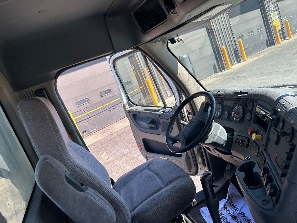 Day Cab Tractor-Heavy Duty Tractors-Freightliner-2019-Cascadia 12564ST-Albany-NY-503,928\n\t\tmiles-$ 27,500 - Image 14