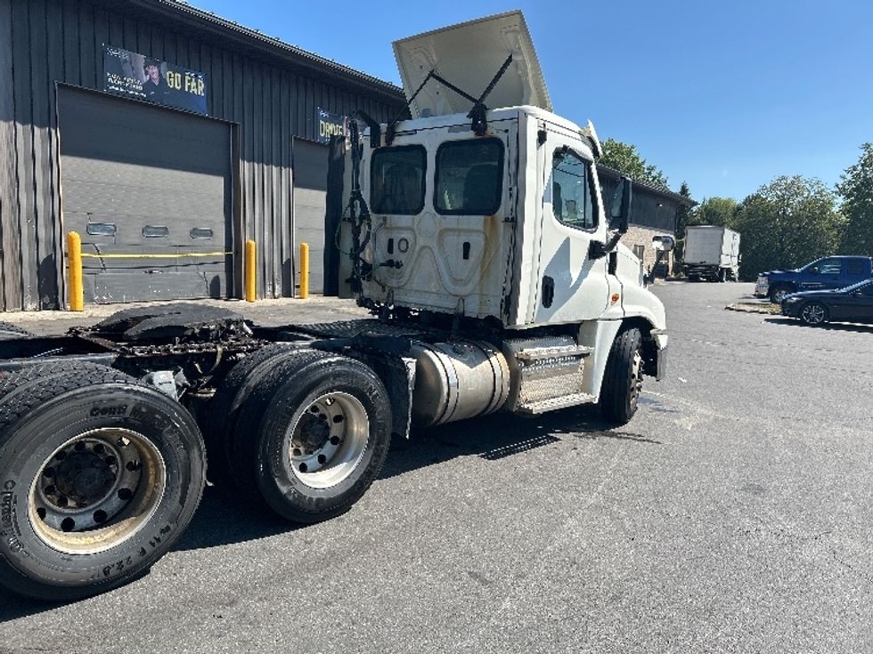 Day Cab Tractor-Heavy Duty Tractors-Freightliner-2019-Cascadia 12564ST-Albany-NY-503,928\n\t\tmiles-$ 27,500 - Image 7