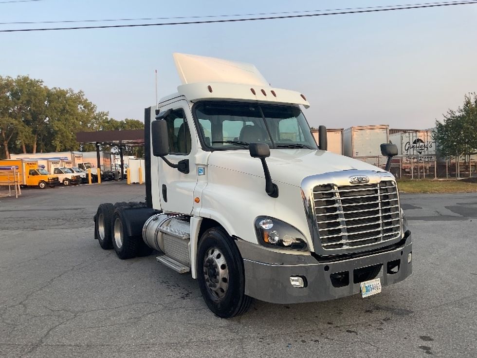 Day Cab Tractor-Heavy Duty Tractors-Freightliner-2019-Cascadia 12564ST-Albany-NY-509,205\n\t\tmiles-$ 27,000 - Image 1