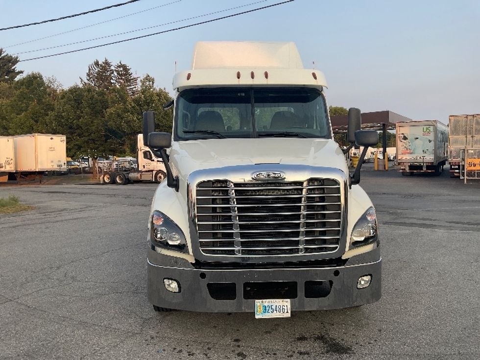 Day Cab Tractor-Heavy Duty Tractors-Freightliner-2019-Cascadia 12564ST-Albany-NY-509,205\n\t\tmiles-$ 27,000 - Image 2