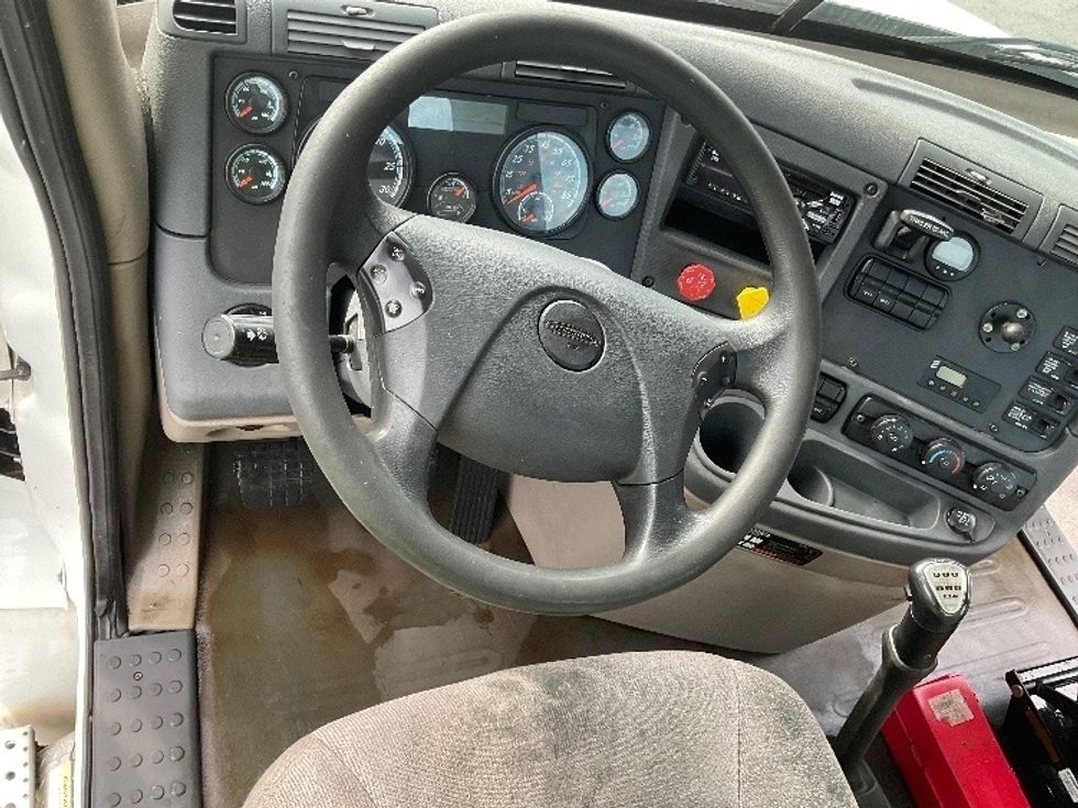 Day Cab Tractor-Heavy Duty Tractors-Freightliner-2019-Cascadia 12564ST-Albany-NY-530,815\n\t\tmiles-$ 25,500 - Image 11