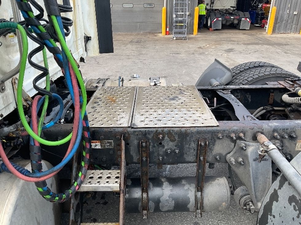 Day Cab Tractor-Heavy Duty Tractors-Freightliner-2019-Cascadia 12564ST-Albany-NY-530,815\n\t\tmiles-$ 25,500 - Image 17