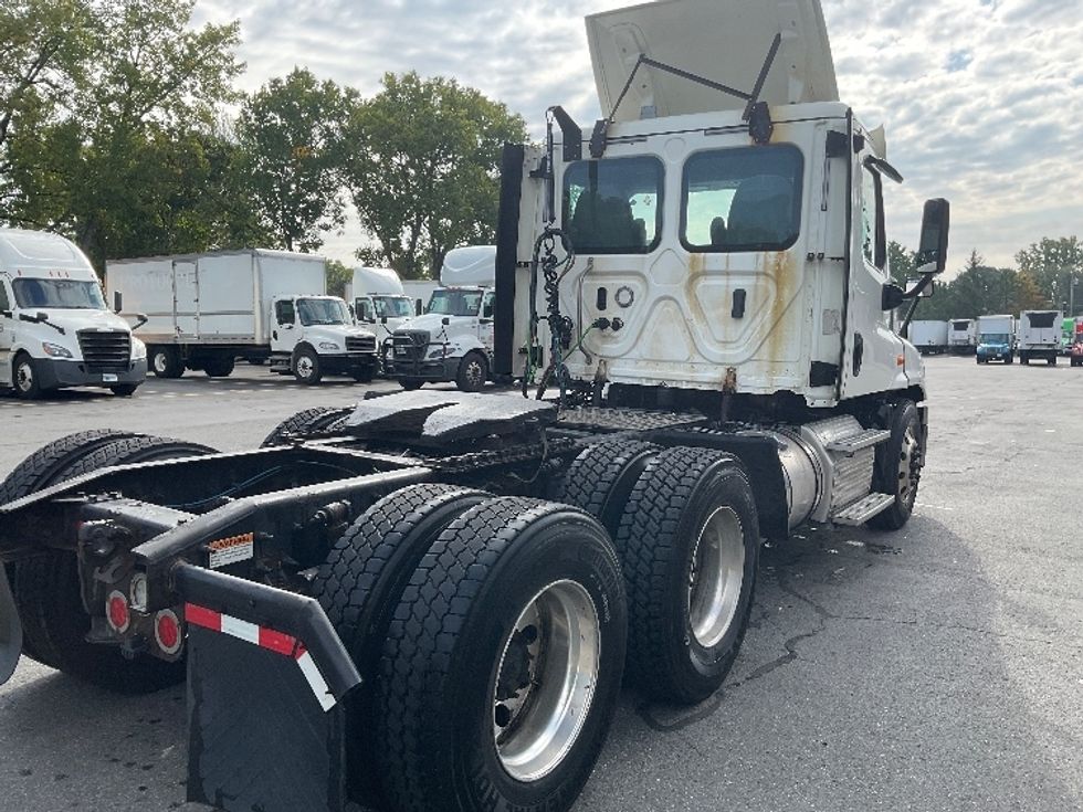 Day Cab Tractor-Heavy Duty Tractors-Freightliner-2019-Cascadia 12564ST-Albany-NY-530,815\n\t\tmiles-$ 25,500 - Image 7