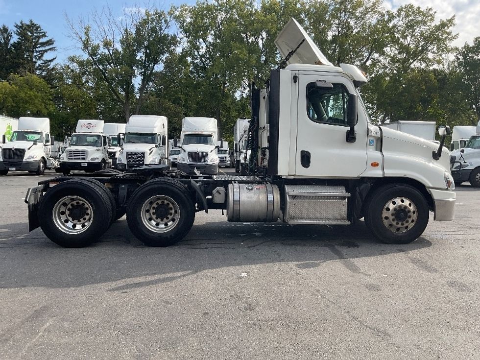 Day Cab Tractor-Heavy Duty Tractors-Freightliner-2019-Cascadia 12564ST-Albany-NY-530,815\n\t\tmiles-$ 25,500 - Image 8