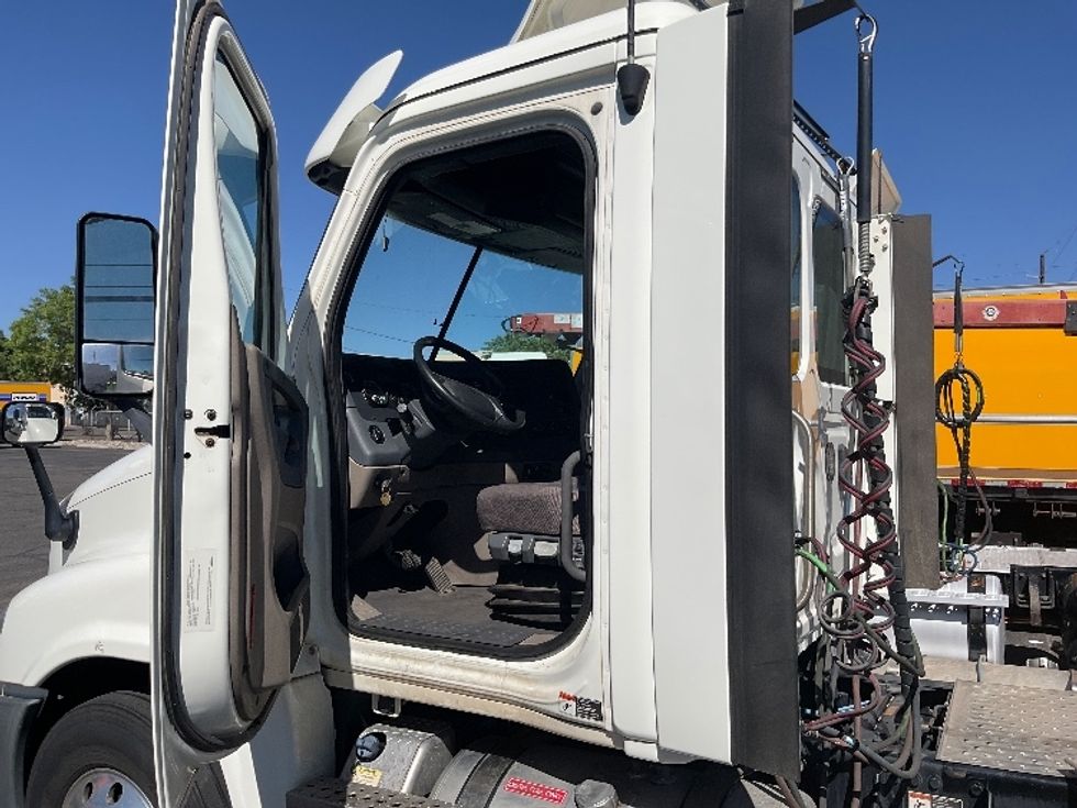 Day Cab Tractor-Heavy Duty Tractors-Freightliner-2019-Cascadia 12564ST-Albuquerque-NM-169,270\n\t\tmiles-$ 49,500 - Image 9