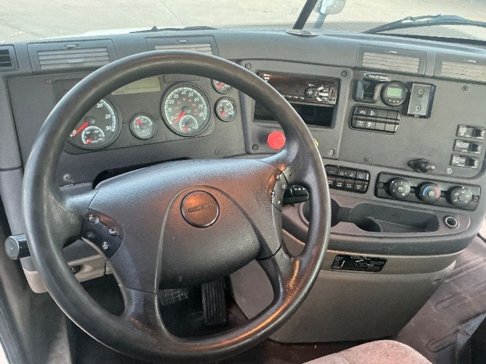 Day Cab Tractor-Heavy Duty Tractors-Freightliner-2019-Cascadia 12564ST-Allen Park-MI-490,138\n\t\tmiles-$ 36,250 - Image 11