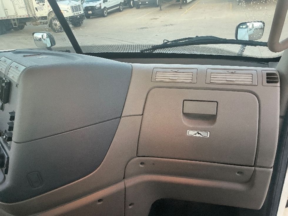 Day Cab Tractor-Heavy Duty Tractors-Freightliner-2019-Cascadia 12564ST-Allen Park-MI-490,138\n\t\tmiles-$ 36,250 - Image 13