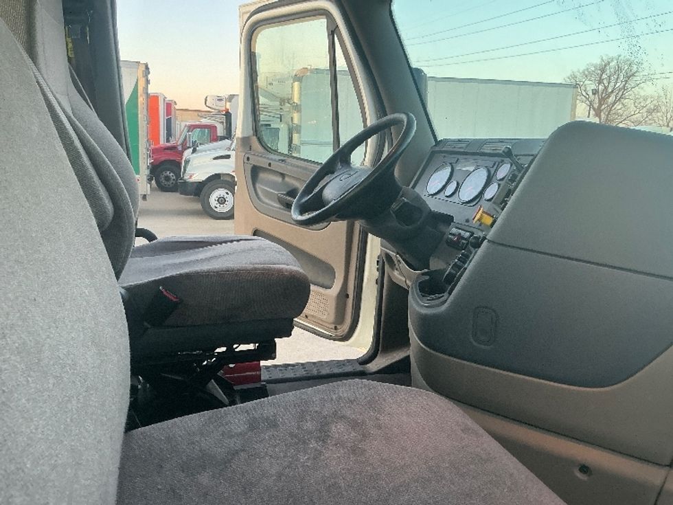 Day Cab Tractor-Heavy Duty Tractors-Freightliner-2019-Cascadia 12564ST-Allen Park-MI-490,138\n\t\tmiles-$ 36,250 - Image 14