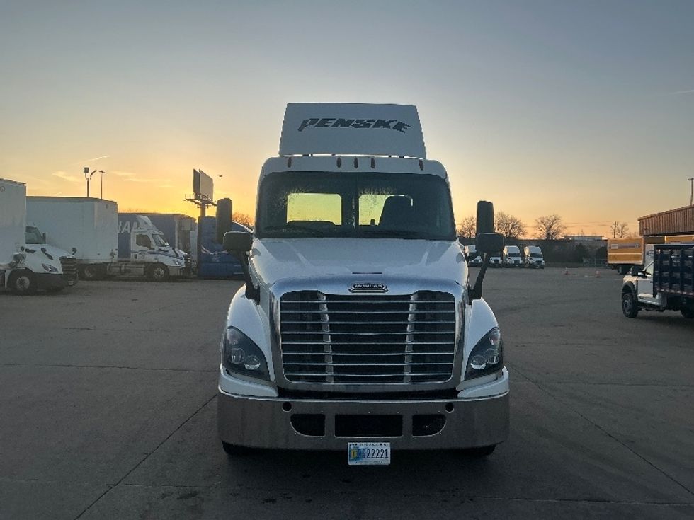 Day Cab Tractor-Heavy Duty Tractors-Freightliner-2019-Cascadia 12564ST-Allen Park-MI-490,138\n\t\tmiles-$ 36,250 - Image 2