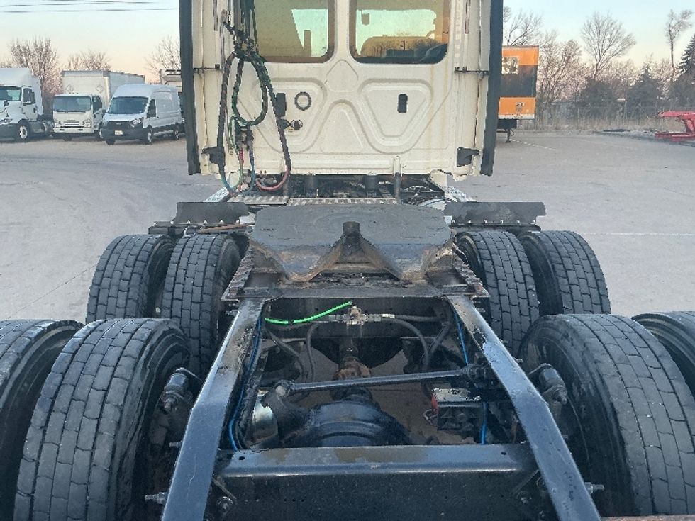 Day Cab Tractor-Heavy Duty Tractors-Freightliner-2019-Cascadia 12564ST-Allen Park-MI-490,138\n\t\tmiles-$ 36,250 - Image 6