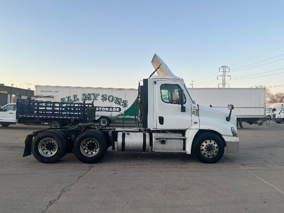 Day Cab Tractor-Heavy Duty Tractors-Freightliner-2019-Cascadia 12564ST-Allen Park-MI-490,138\n\t\tmiles-$ 36,250 - Image 8