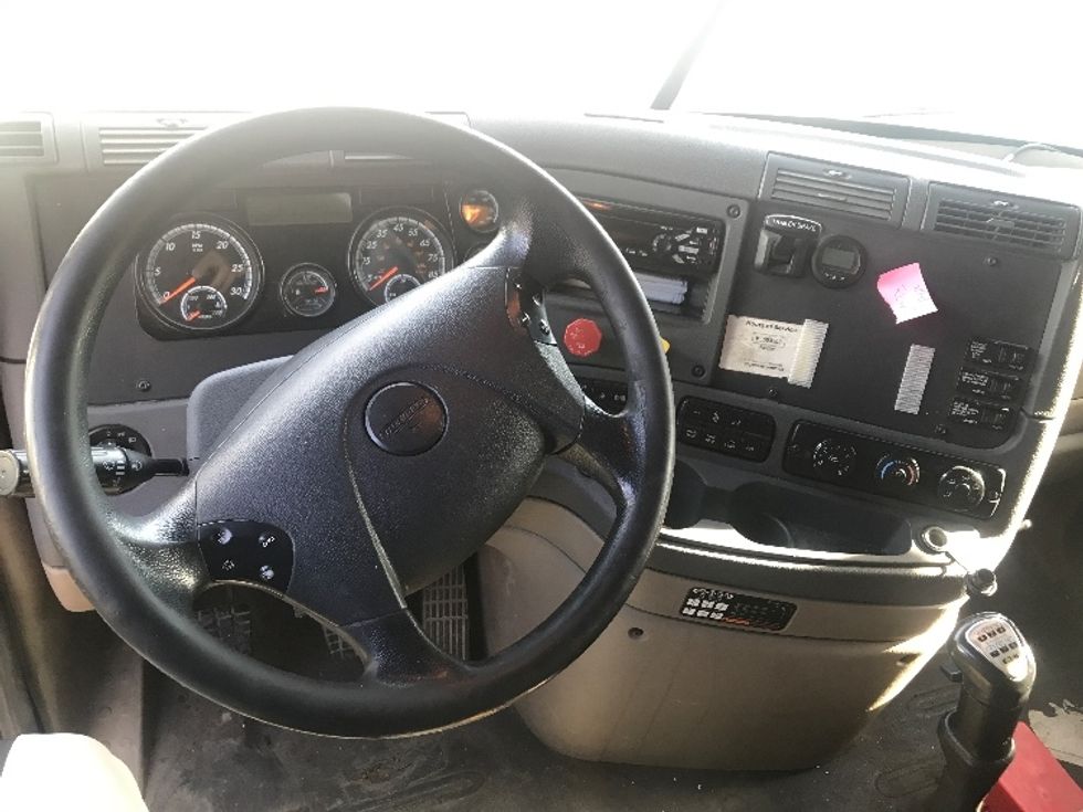 Day Cab Tractor-Heavy Duty Tractors-Freightliner-2019-Cascadia 12564ST-Allen Park-MI-565,631\n\t\tmiles-$ 24,250 - Image 11