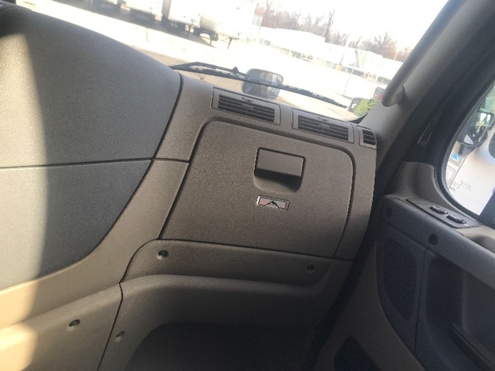 Day Cab Tractor-Heavy Duty Tractors-Freightliner-2019-Cascadia 12564ST-Allen Park-MI-565,631\n\t\tmiles-$ 24,250 - Image 13