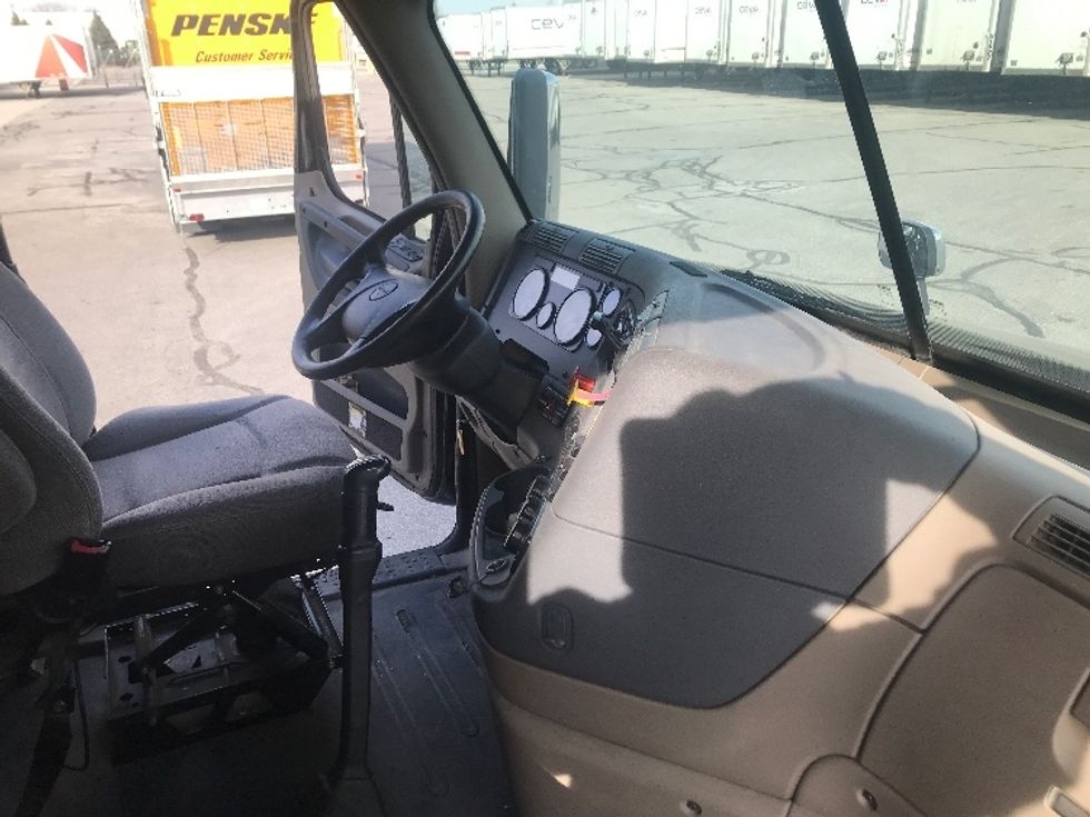 Day Cab Tractor-Heavy Duty Tractors-Freightliner-2019-Cascadia 12564ST-Allen Park-MI-565,631\n\t\tmiles-$ 24,250 - Image 14