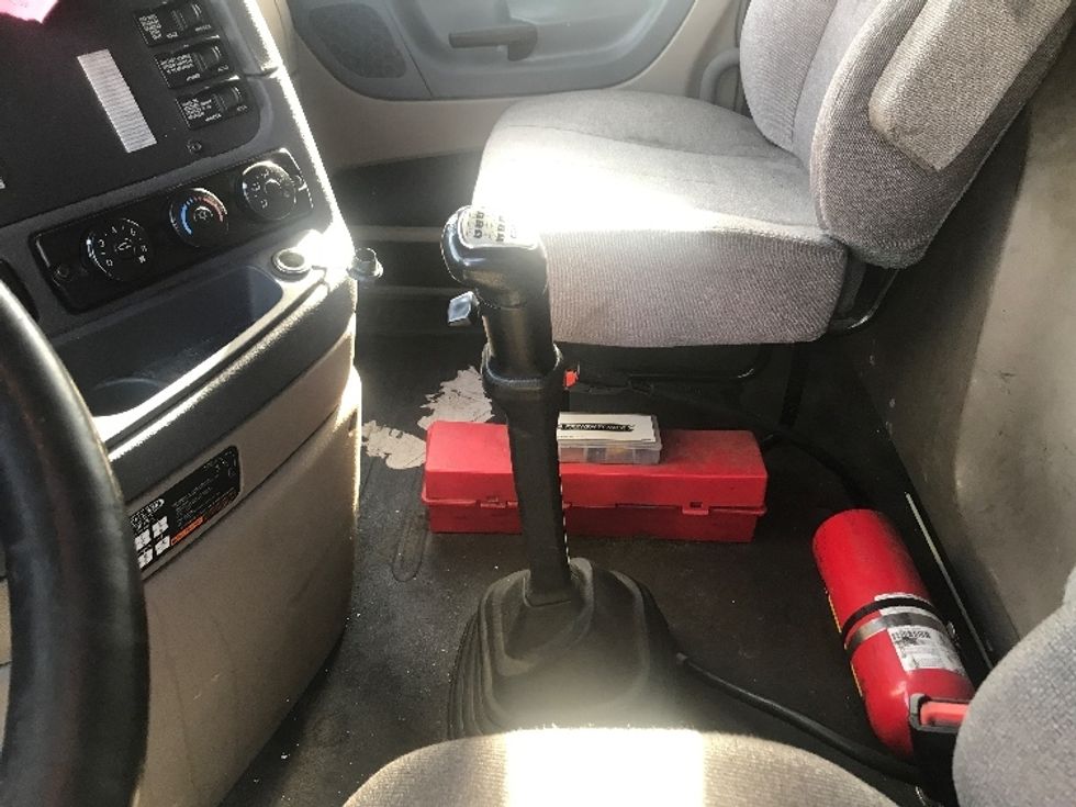 Day Cab Tractor-Heavy Duty Tractors-Freightliner-2019-Cascadia 12564ST-Allen Park-MI-565,631\n\t\tmiles-$ 24,250 - Image 17