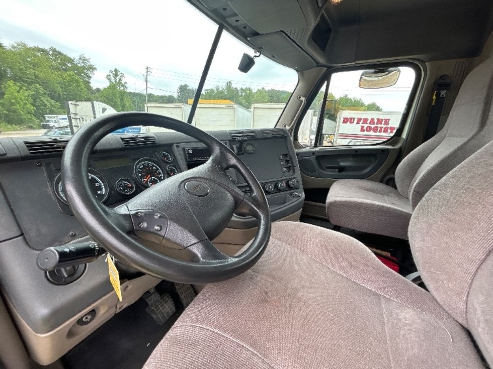 2019 Freightliner Cascadia 125" Sleeper Cab photo 9