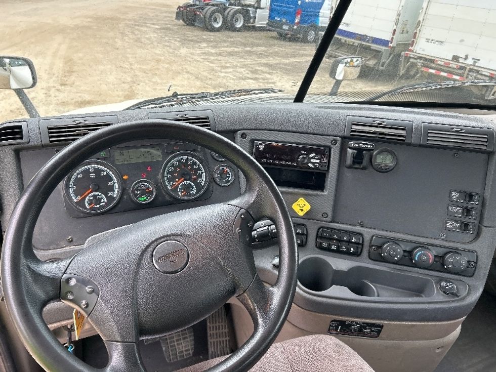 2019 Freightliner Cascadia 125" Sleeper Cab photo 10