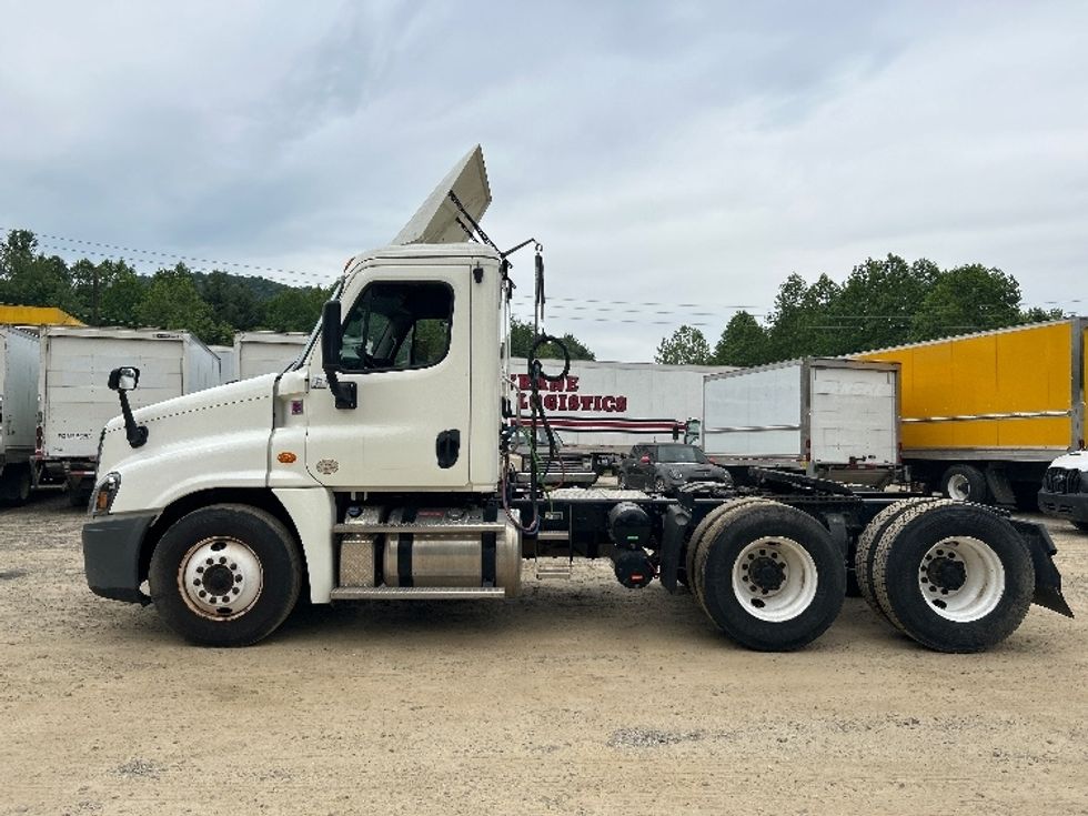 2019 Freightliner Cascadia 125" Sleeper Cab photo 4