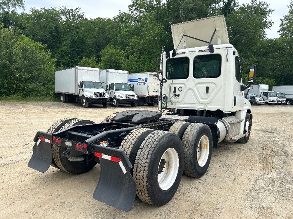 2019 Freightliner Cascadia 125" Sleeper Cab photo 6