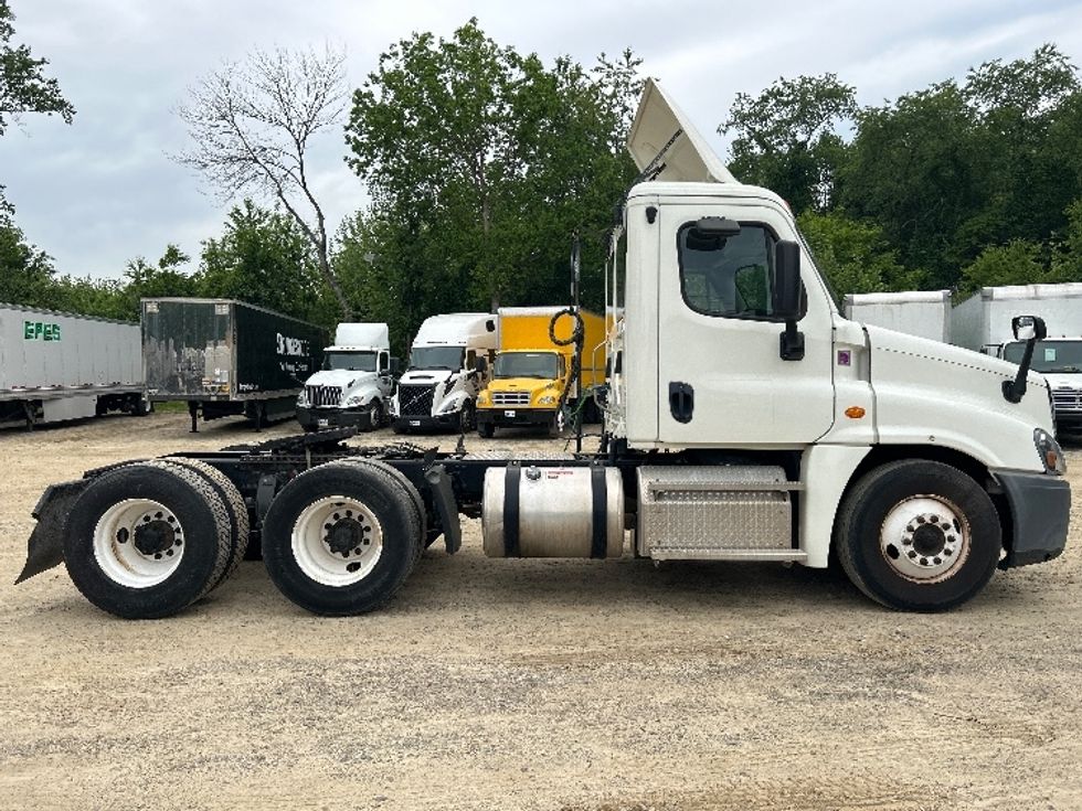 2019 Freightliner Cascadia 125" Sleeper Cab photo 7