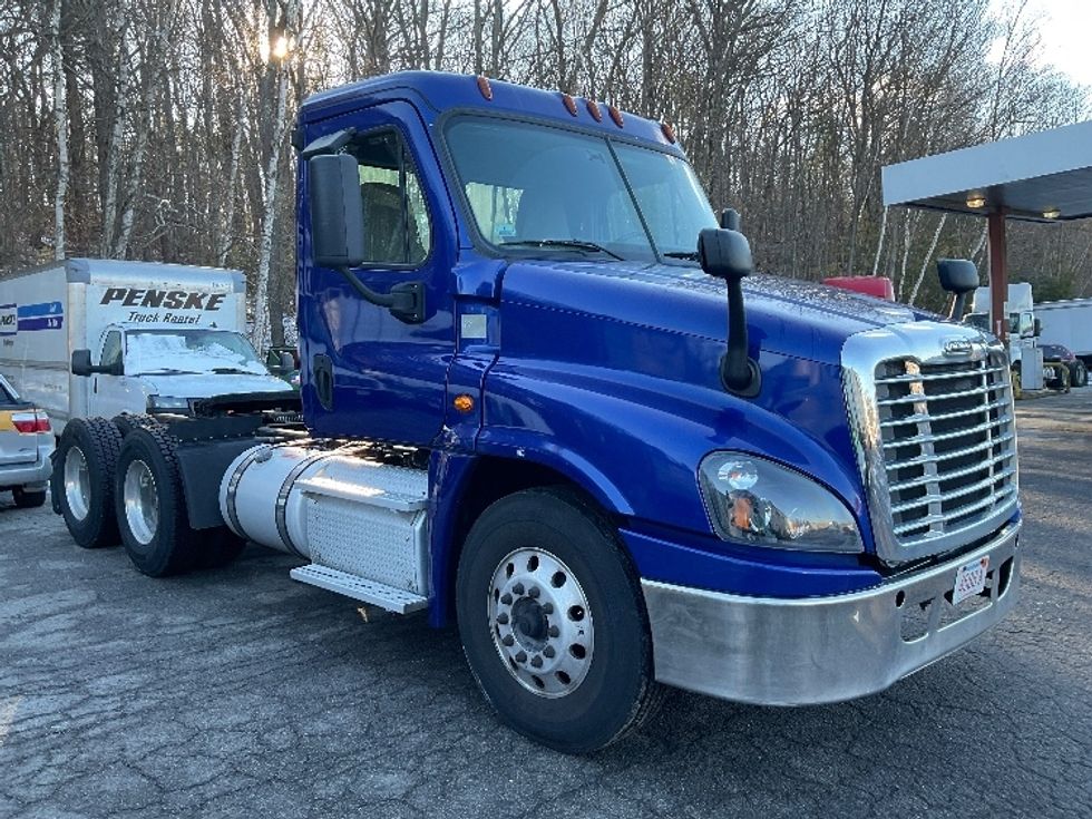 Day Cab Tractor-Heavy Duty Tractors-Freightliner-2019-Cascadia 12564ST-Auburn-MA-207,961\n\t\tmiles-$ 50,250 - Image 1