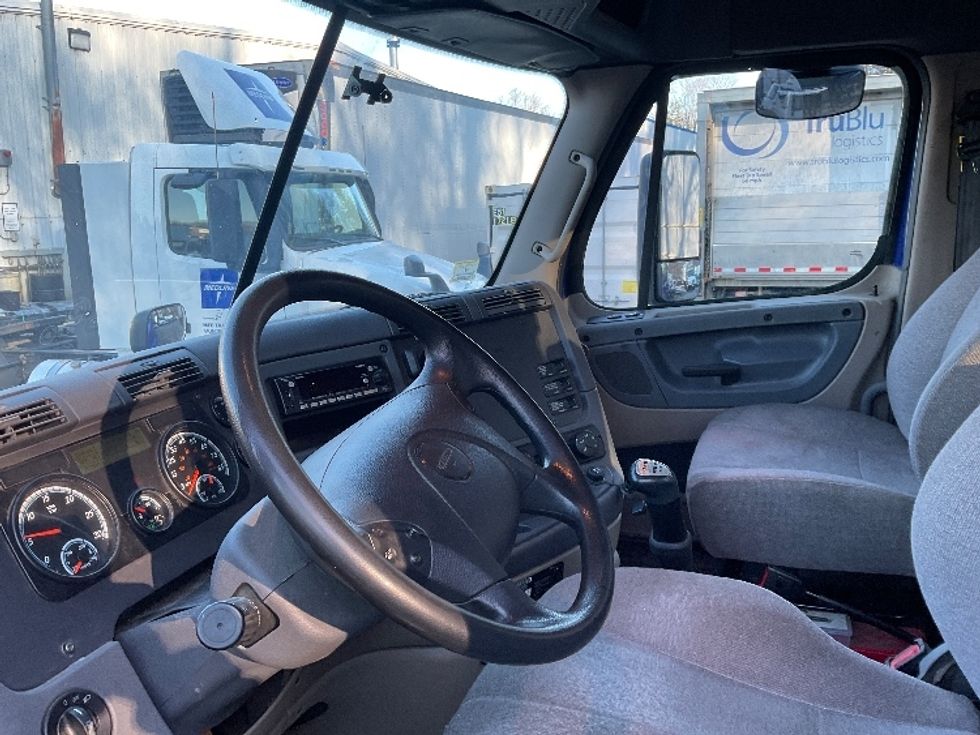 Day Cab Tractor-Heavy Duty Tractors-Freightliner-2019-Cascadia 12564ST-Auburn-MA-207,961\n\t\tmiles-$ 50,250 - Image 10
