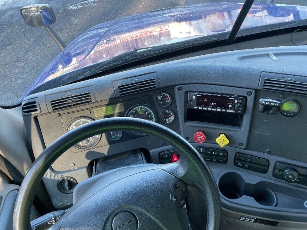 Day Cab Tractor-Heavy Duty Tractors-Freightliner-2019-Cascadia 12564ST-Auburn-MA-207,961\n\t\tmiles-$ 50,250 - Image 11