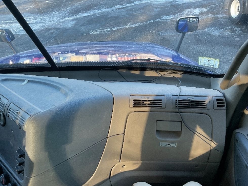 Day Cab Tractor-Heavy Duty Tractors-Freightliner-2019-Cascadia 12564ST-Auburn-MA-207,961\n\t\tmiles-$ 50,250 - Image 13
