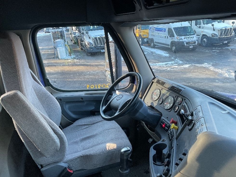Day Cab Tractor-Heavy Duty Tractors-Freightliner-2019-Cascadia 12564ST-Auburn-MA-207,961\n\t\tmiles-$ 50,250 - Image 14