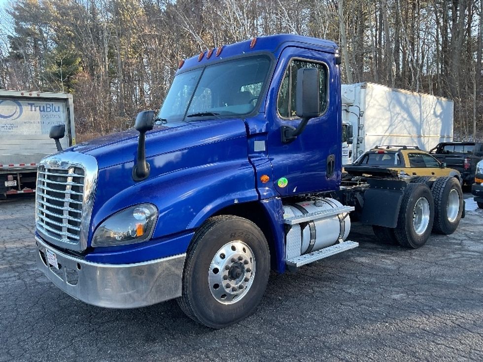 Day Cab Tractor-Heavy Duty Tractors-Freightliner-2019-Cascadia 12564ST-Auburn-MA-207,961\n\t\tmiles-$ 50,250 - Image 3