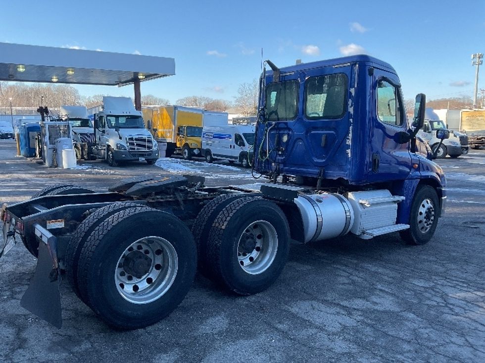 Day Cab Tractor-Heavy Duty Tractors-Freightliner-2019-Cascadia 12564ST-Auburn-MA-207,961\n\t\tmiles-$ 50,250 - Image 7