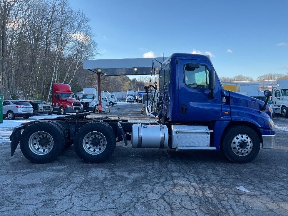 Day Cab Tractor-Heavy Duty Tractors-Freightliner-2019-Cascadia 12564ST-Auburn-MA-207,961\n\t\tmiles-$ 50,250 - Image 8