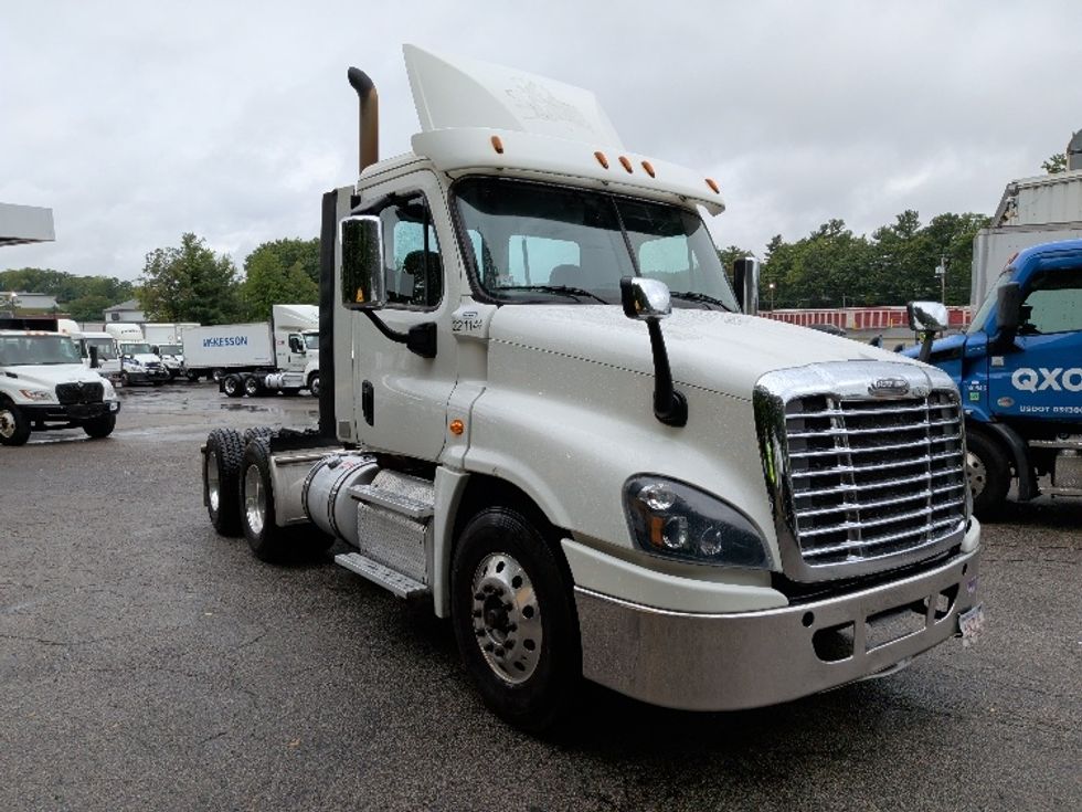 Day Cab Tractor-Heavy Duty Tractors-Freightliner-2019-Cascadia 12564ST-Auburn-MA-307,490\n\t\tmiles-$ 44,500 - Image 1