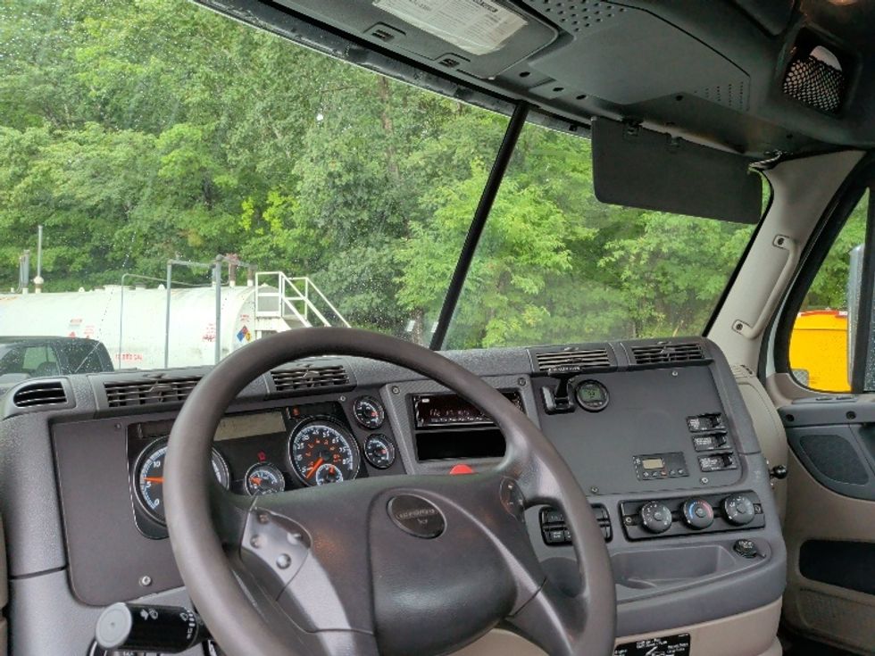 Day Cab Tractor-Heavy Duty Tractors-Freightliner-2019-Cascadia 12564ST-Auburn-MA-307,490\n\t\tmiles-$ 44,500 - Image 10