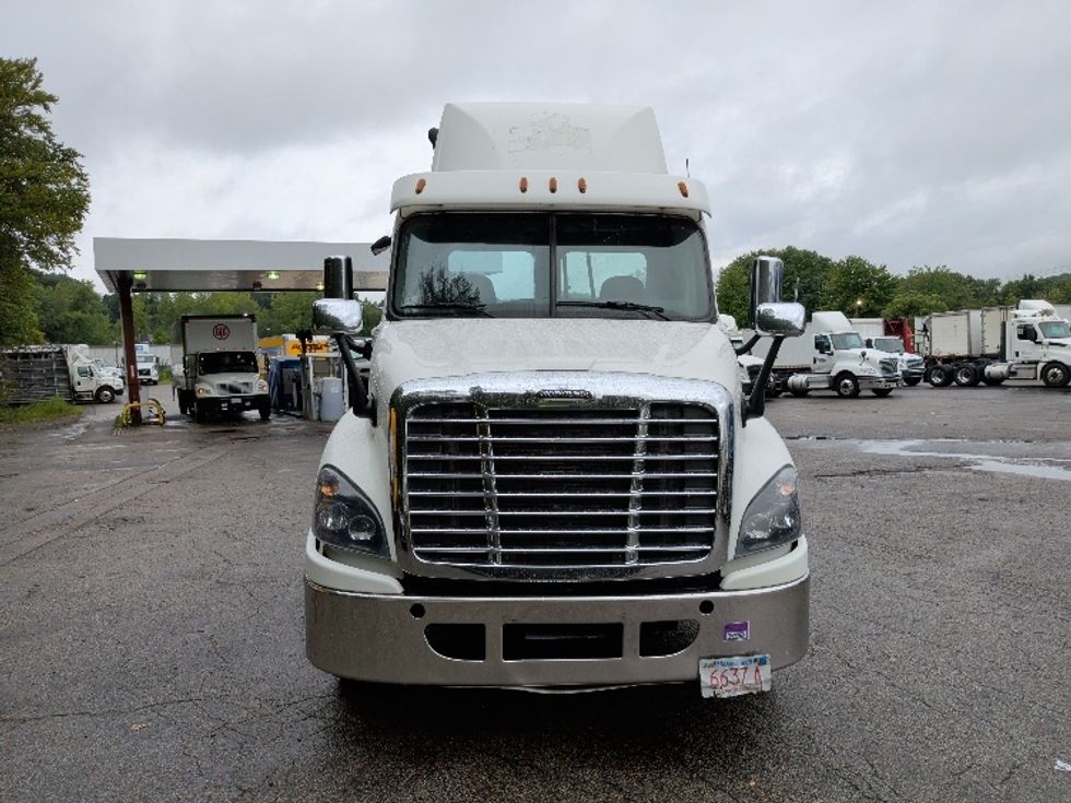 Day Cab Tractor-Heavy Duty Tractors-Freightliner-2019-Cascadia 12564ST-Auburn-MA-307,490\n\t\tmiles-$ 44,500 - Image 2