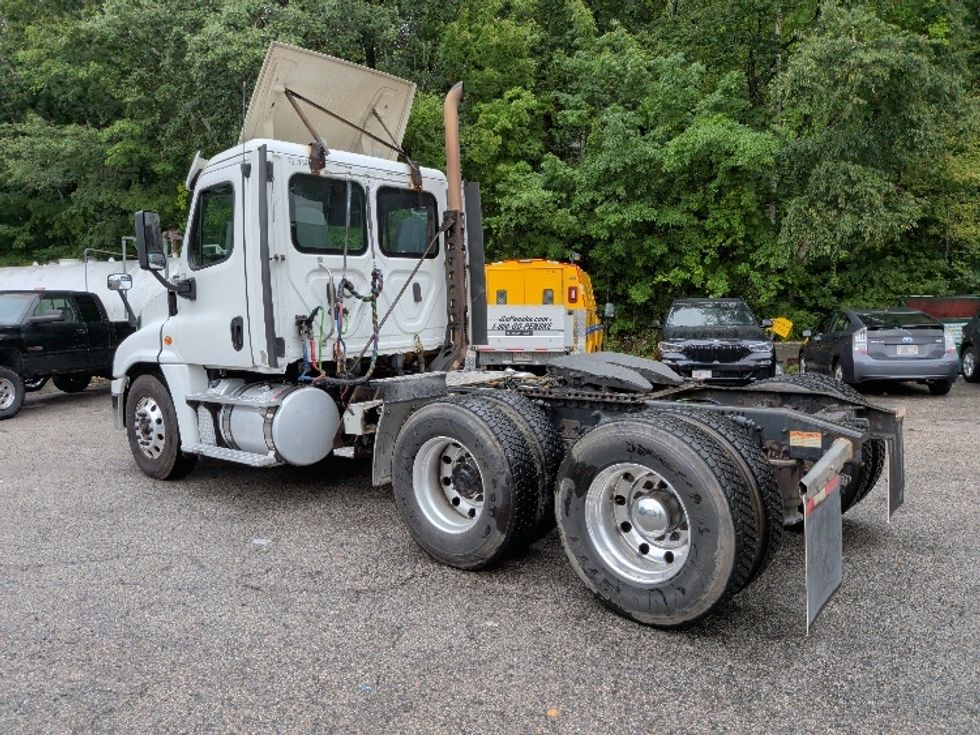 Day Cab Tractor-Heavy Duty Tractors-Freightliner-2019-Cascadia 12564ST-Auburn-MA-307,490\n\t\tmiles-$ 44,500 - Image 5