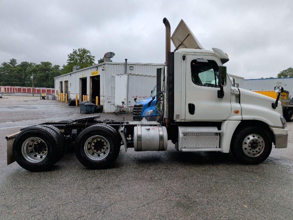 Day Cab Tractor-Heavy Duty Tractors-Freightliner-2019-Cascadia 12564ST-Auburn-MA-307,490\n\t\tmiles-$ 44,500 - Image 8