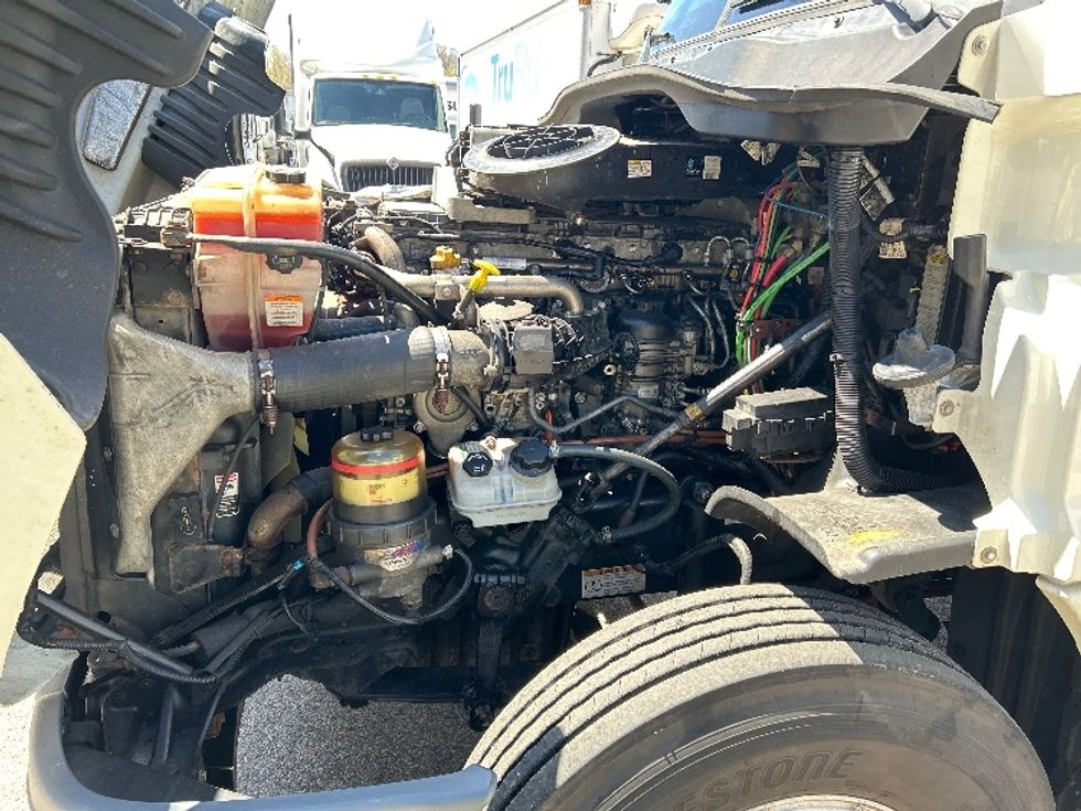 Day Cab Tractor-Heavy Duty Tractors-Freightliner-2019-Cascadia 12564ST-Auburn-MA-315,694\n\t\tmiles-$ 43,250 - Image 16