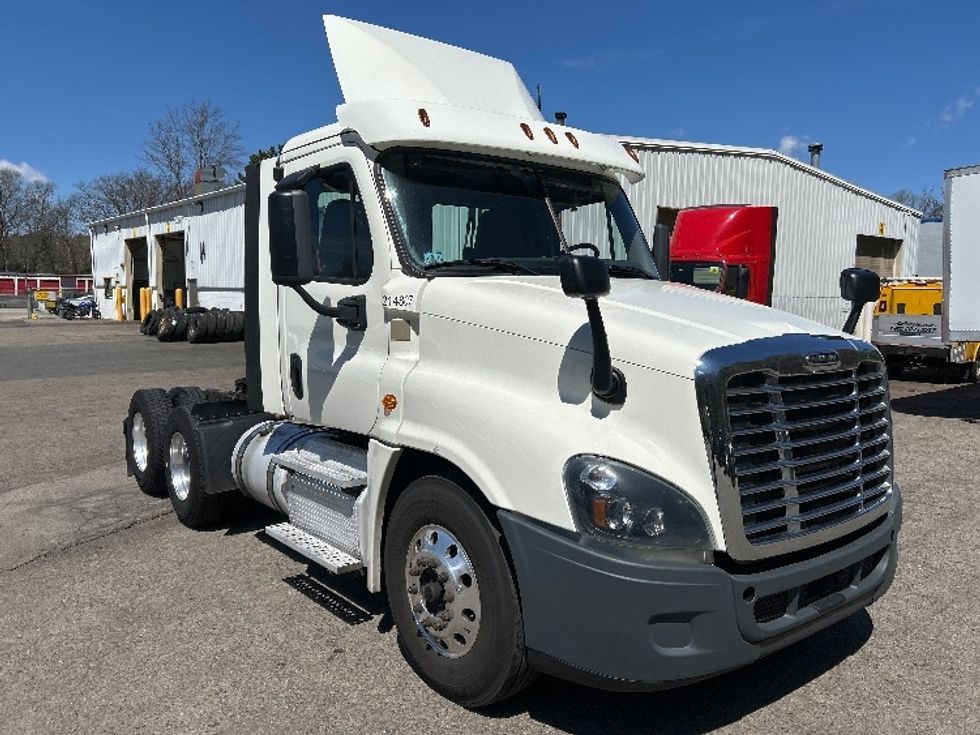 Day Cab Tractor-Heavy Duty Tractors-Freightliner-2019-Cascadia 12564ST-Auburn-MA-315,694\n\t\tmiles-$ 43,250 - Image 3