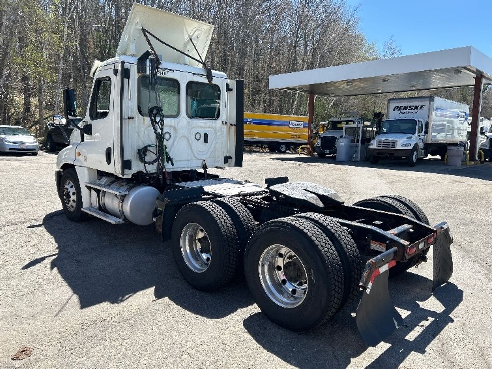 Day Cab Tractor-Heavy Duty Tractors-Freightliner-2019-Cascadia 12564ST-Auburn-MA-315,694\n\t\tmiles-$ 43,250 - Image 5